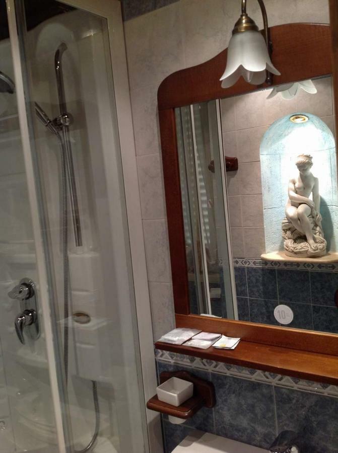 Hotel Barrett Rzym Zewnętrze zdjęcie